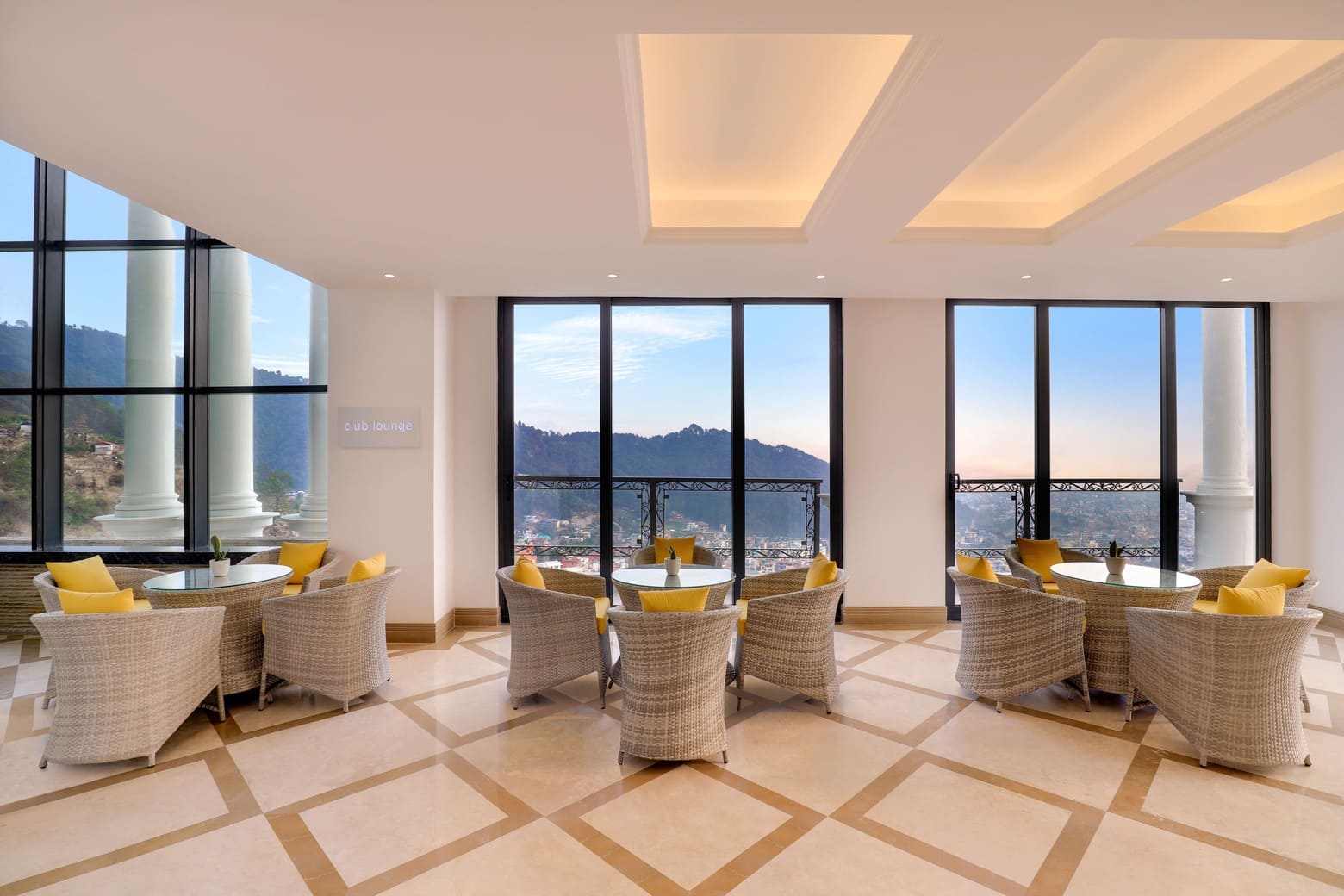 Club Lounge 2